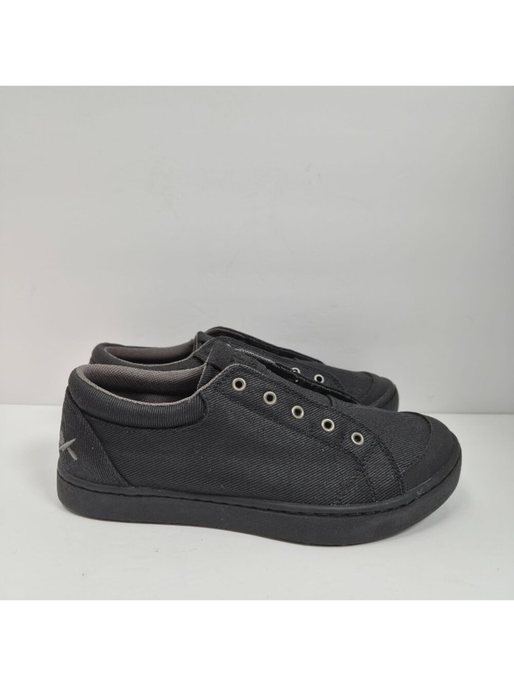 Mozo Maven Women's Black Canvas Slip On Tag Free Work Shoes US Size 6.5 NWOT